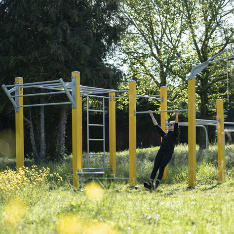 Aire de fitness en plein air pour activité sportive - HER-02 - Herkules Fitness - dips / tirage haut / extension du dos