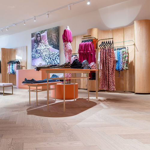 Parquet contrecollé - MONTREAL  - Décoplus Parquets - en chêne européen / à batons rompus / verni
