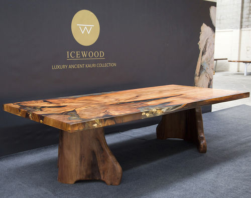 Table contemporaine - The Wonderland - Icewood - en bois / en résine / avec piètement en bois
