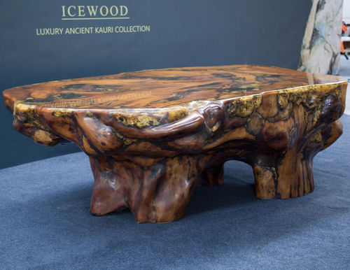 Table design original - Tethys - Icewood - en bois / en résine / avec piètement en bois