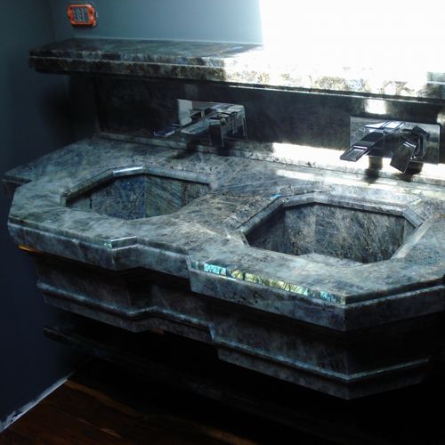 Plaque de pierre en pierre semi-précieuse - LABRADORITE SINK - GIOVANNOZZI MARMI S.R.L. - pour salle de bain / polie / aspect marbre