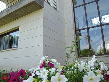 Bardage en panneaux - CORVIO® - ARENISCAS STONE - en pierre naturelle / en grès / texturé