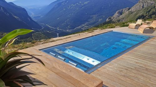 Piscine à débordement - Swiss Thai Water Solution Co.,LTD - sur mesure / d'extérieur / professionnelle
