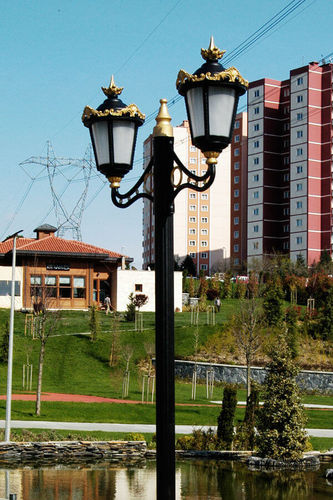 Lampadaire de jardin - PAVONIS  - Light34 Lighting - classique / en aluminium / en PMMA