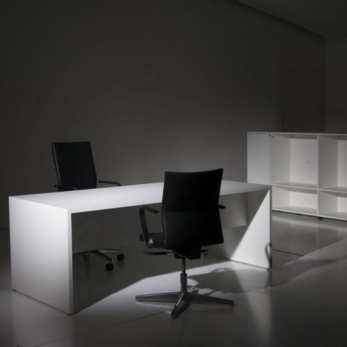 Bureau sur pied - PLANE - JULCAR - pour 1 personne / de 2 à 4 personnes / contemporain