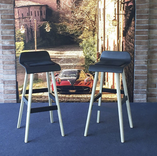 Chaise de bar contemporaine - ALVARAE Design Studio - d'intérieur / en fibre de carbone / avec piètement en bois