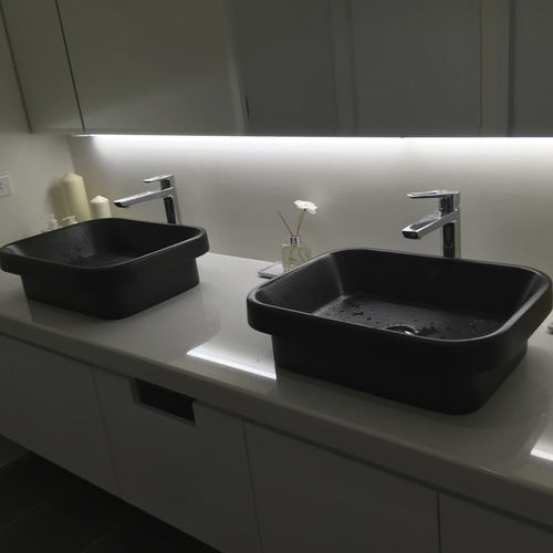 Vasque à poser - LE LAVABO - ALVARAE Design Studio - en fibres de carbone / carrée / sans trou