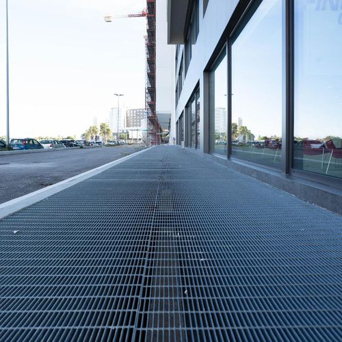 Caillebotis en métal - Emmegi spa - galvanisé / pour grille de caniveau / pour marche d'escalier