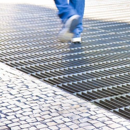 Caillebotis en acier - KENTE MESH MANUFACTURE CO.,LIMITED - pour passerelle industrielle / pour passerelle / pour marche d'escalier