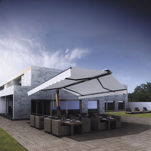 Store banne autoportant - MERIDIANA - Giardini Veneti Srl - semi-coffre / motorisé / professionnel