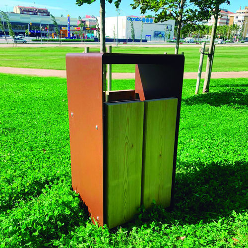 Poubelle publique - PAPELERA - Playparc - sur pied / en métal / en bois