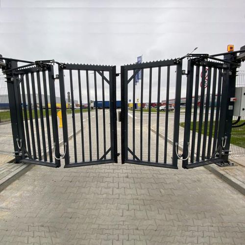 Portail pliant - FALDIVIA - Betafence International - en acier galvanisé / à barreaux / motorisé