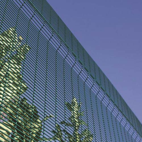 Clôture en treillis soudé - SECURIFOR 3D - Betafence International - industrielle / en alliage / contemporaine