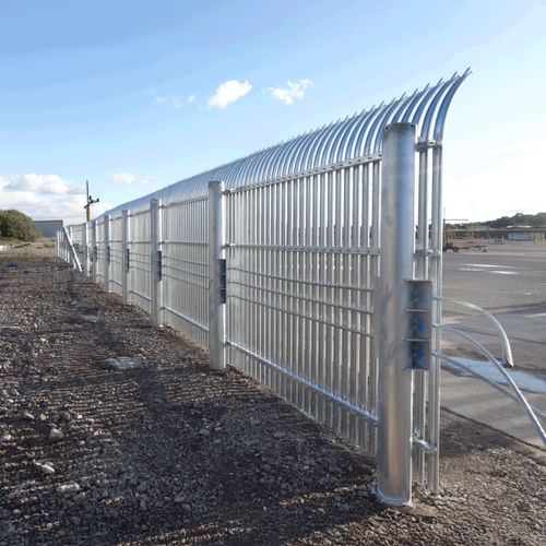 Clôture à lames - BLOKAD PALIFOR - Betafence International - industrielle / en acier / droite