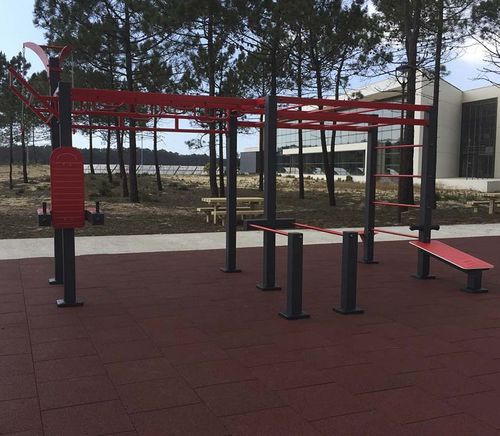 Aire de fitness en plein air pour espace public - TR FIT - Veco Urban Design - dips / tirage haut / crunch abdominal