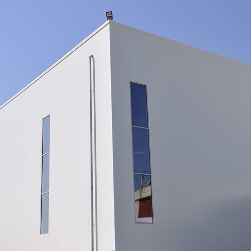 Bardage en panneaux - Insotherm WPU - KAMARIDIS GLOBALWIRE GROUP - en tôle d'acier / en acier galvanisé / en polyuréthane