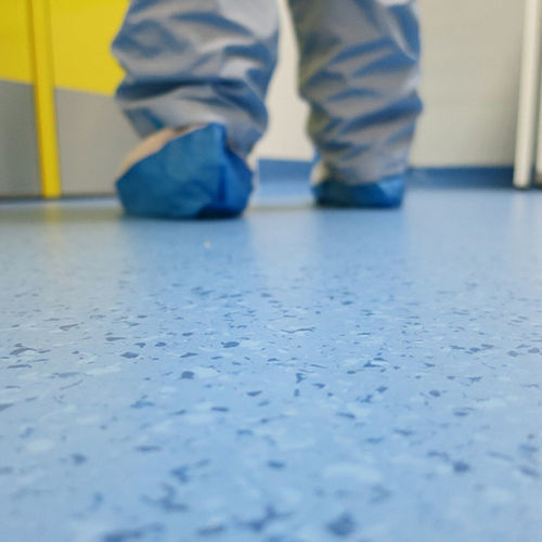 Revêtement de sol haute performance - MIPOLAM BIOCONTROL - Gerflor - Contract Sport & Contract Flooring - en vinyle / d'intérieur / pour zones à trafic lourd