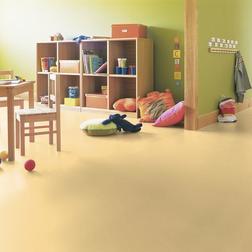 Revêtement de sol en vinyle - MIPOLAM BIOPLANET  - Gerflor - Contract Sport & Contract Flooring - d'intérieur / pour bureau / éducatif