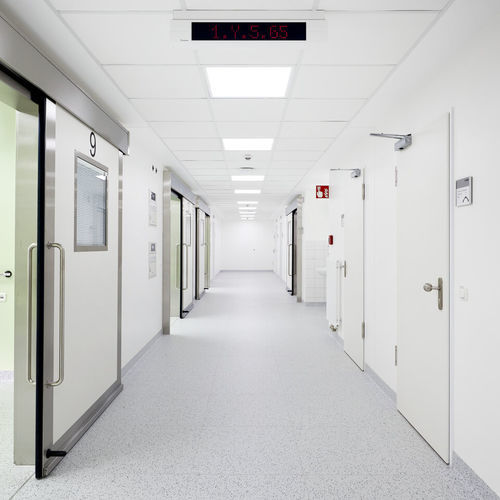 Dalle souple à faible émission CO2 - GTI EL5 CLEANTECH  - Gerflor - Contract Sport & Contract Flooring - d'intérieur / pour salle blanche / au sol