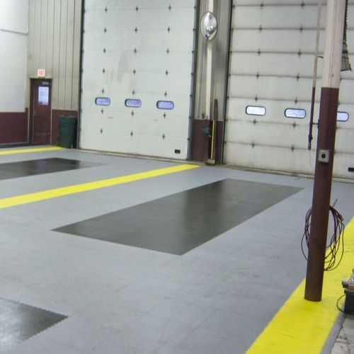 Dalle souple résistante aux rayures - R-TILE  - Gerflor - Contract Sport & Contract Flooring - en vinyle / d'intérieur / de sol