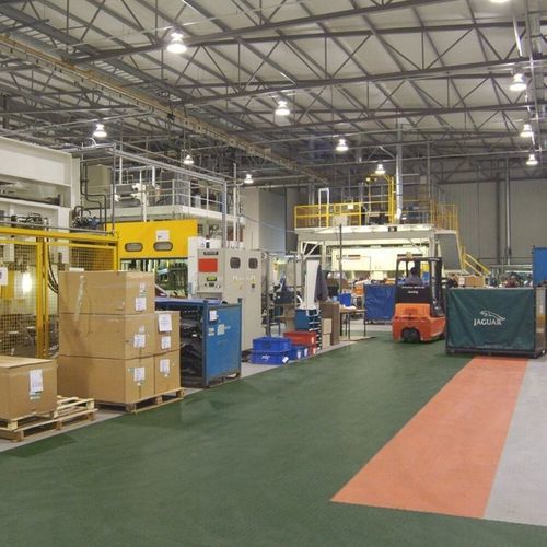 Dalle souple pour zones à trafic lourd - R-TILE  - Gerflor - Contract Sport & Contract Flooring - en vinyle / mate / d'intérieur