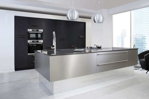 Cuisine contemporaine - EFFLUVE SYNDERME CIGARE & EQUINOXE ALUMINIUM - PYRAM INDUSTRIES - en cuir / en acier inoxydable / avec îlot