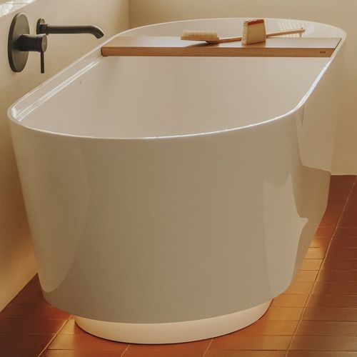 Baignoire ovale - TURA - ROCA - en îlot / pour habitat / en céramique
