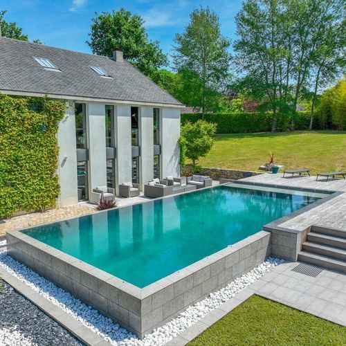 Piscine semi-enterrée - Diffazur Piscines - en dur / à débordement / sur mesure