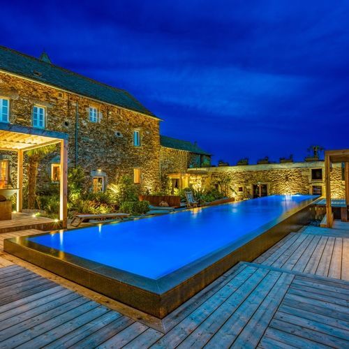Piscine sur mesure - DE NUIT - Diffazur Piscines - d'extérieur / d'intérieur / enterrée
