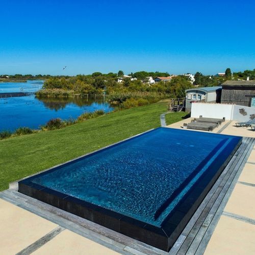 Piscine pour hôtel - COLLECTIVES - Diffazur Piscines - à débordement / sur mesure / d'extérieur