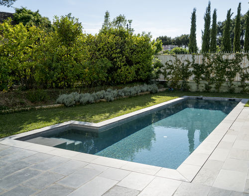 Piscine à débordement - ARCHITECTES - Diffazur Piscines - sur mesure / couloir de nage / d'extérieur