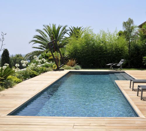 Piscine à débordement - GÉOMÉTRIQUE - Diffazur Piscines - sur mesure / margelle intégrée / d'extérieur