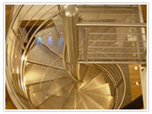 Marche en métal - ANDRITZ EUROSLOT Architecture - en grille