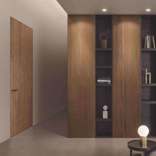 Porte d'intérieur - FILOMURO ONDA ROVERE TERRA E LACCATO NERO - GAROFOLI - en bois massif / en chêne / battante