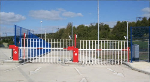 Barrière de contrôle d'accès - BROUGHTON 420 - HERAS - levante / en aluminium / urbaine