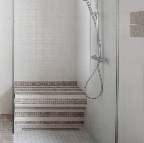 Banc contemporain - SANOASA BELLINA - wedi GmbH - en polymère / en mousse / sans dossier