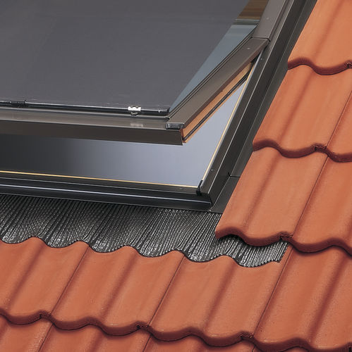 Toiture en pente - EDW - VELUX - en pierre / aspect tuile