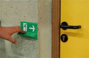 Plaque signalétique pour porte - WATTELEZ - murale / en plastique / en braille