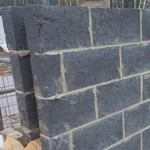 Bloc de béton plein - HEMELITE - Tarmac Building Products - de granulats légers / pour mur de refend / pour mur porteur