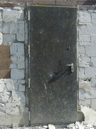 Porte industrielle battante - PADILLA - en acier galvanisé / résistante aux chocs