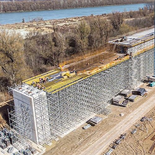 Coffrage modulaire - ČORTANOVCI VIADUCT - PERI S.A.S. - en contreplaqué / en métal / pour radier