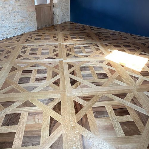 Parquet massif - Versailles - PARQUETERIE BEAU SOLEIL - en chêne / en noyer / vieilli