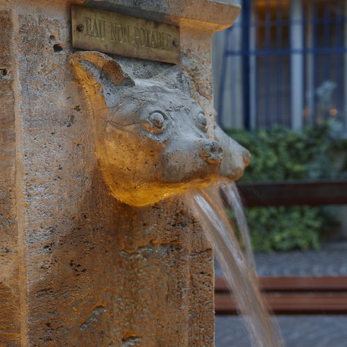 Fontaine publique - CAHORS - OCCITANIE PIERRES - en pierre / classique