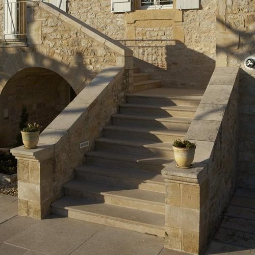 Chaperon de mur de type balustrade - AUBEROCHE - OCCITANIE PIERRES - en pierre