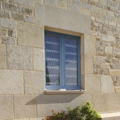 Appui de fenêtre en pierre naturelle - AUBEROCHE BOURIANE - OCCITANIE PIERRES - d'extérieur