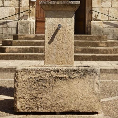 Fontaine publique - ROCAMADOUR - OCCITANIE PIERRES - en pierre / rustique