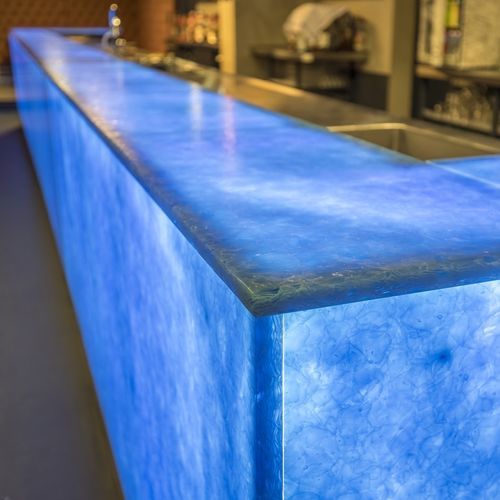 Comptoir de bar - OCEAN - OCCITANIE PIERRES - en verre / en U / lumineux