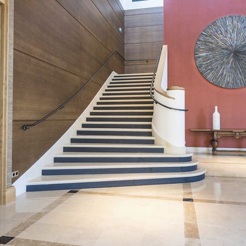 Escalier droit - AUBEROCHE ET ARDOISE - OCCITANIE PIERRES - à marches en pierre / en béton / résidentiel