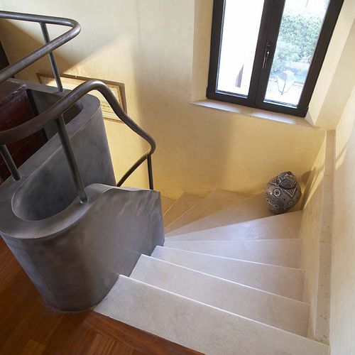 Escalier quart tournant - AUBEROCHE CENDRÉE - OCCITANIE PIERRES - à marches en pierre / en béton / résidentiel