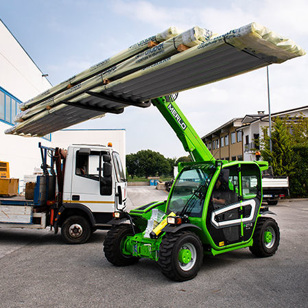 Chariot élévateur télescopique de chargement - P 27.6 - MERLO - de levage / pour chantier